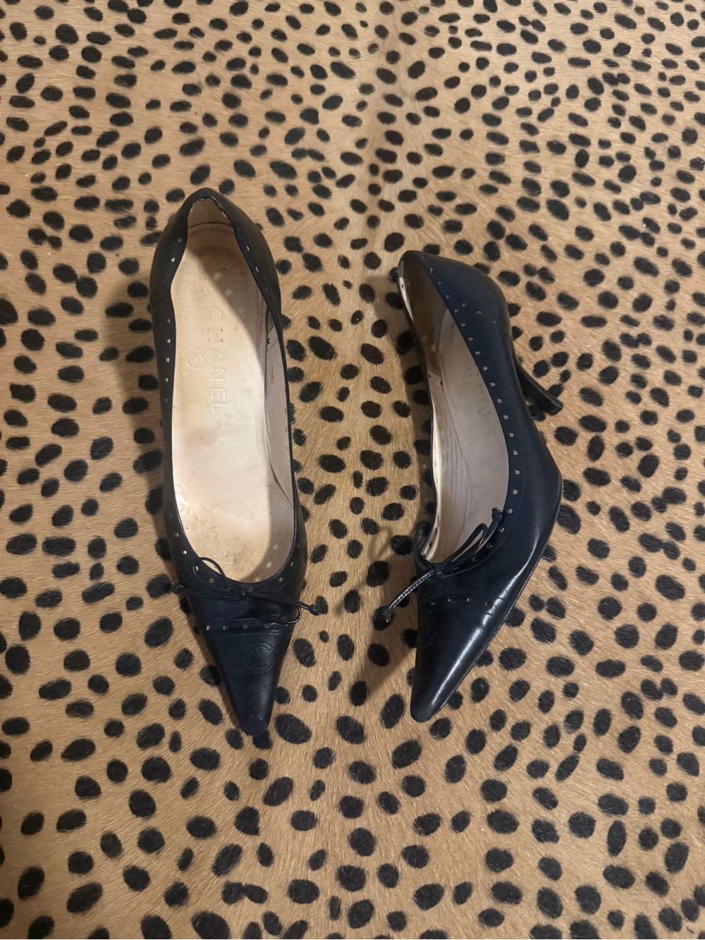 CHANEL Black Leather Pointed Toe Kitten Heel Pumps with Bow